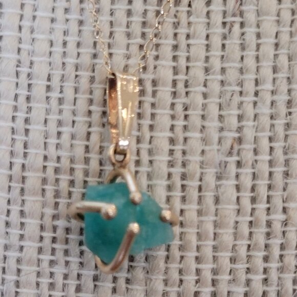 14K Yellow Gold Raw Emerald Pendant Necklace 1.6g Necklace 18" - Picture 5 of 6